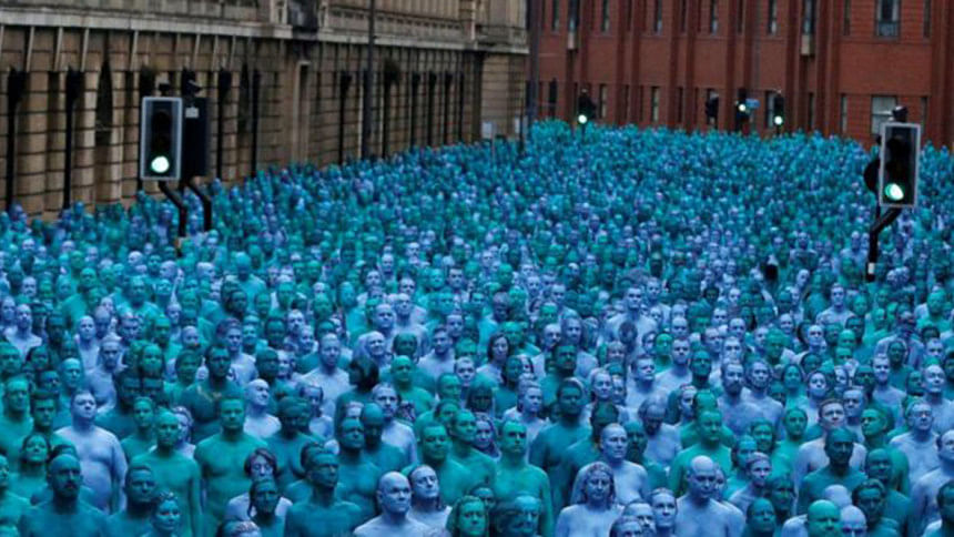 Thousands Strip Naked For Tunick Artwork The Daily Star