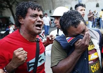 Supporters of Venezuela's President Hugo Chavez react to the announcement of his death in Caracas March 5, 2013. Photo: Reuters