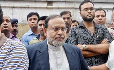 Jamaat leader Mir Kashem Ali (centre). Star file photo    