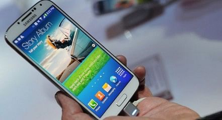 The smartphone can detect when fingers are hovering over the screen. The photo is taken from BBC Online.