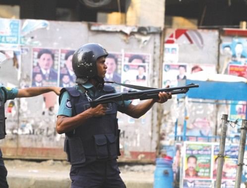 Will the police be able to tackle the violence ahead? Photo: Star File