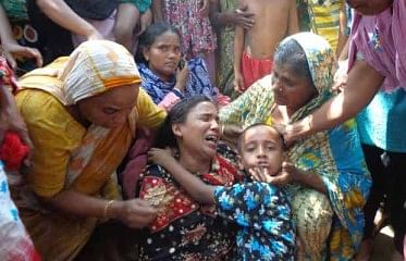 Wife and son of the trucker, who was killed in an attack by pickets on Dhaka-Bogra highway in Bogra early Tuesday, wail after loosing the only wage-earner of the family. Photo: STAR