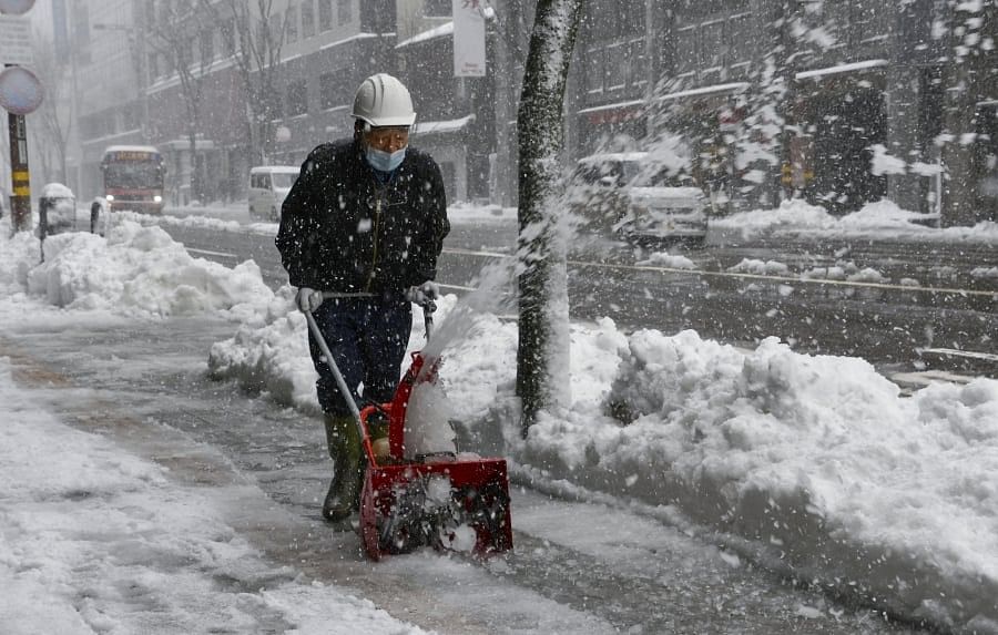 Amid power outages, 17 dead after days of heavy snow in Japan - The Japan  Times