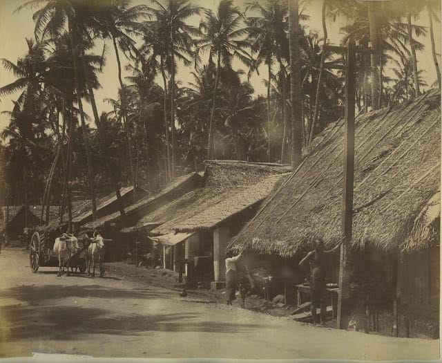 A Bengal village-town scene from the 1860s. Photo Charles T. Scowen, Cleveland Museum of Art, Wikimedia Commons.