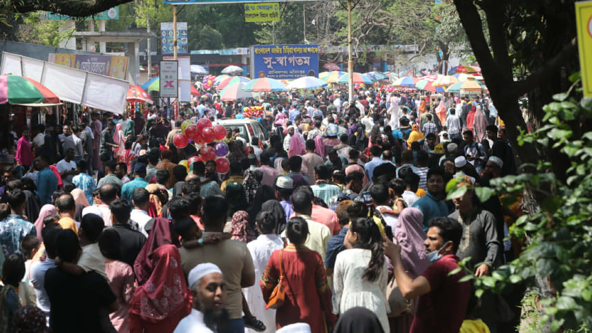 eid holiday crowd in Dhaka
