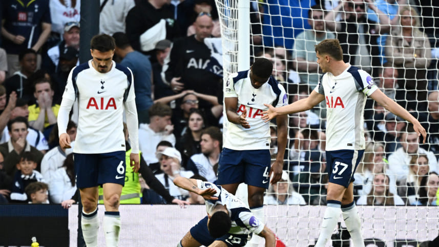 2026-04-18T183340Z_1735585209_UP1EM4I1FK2WX_RTRMADP_3_SOCCER-ENGLAND-TOT-BHA.JPG