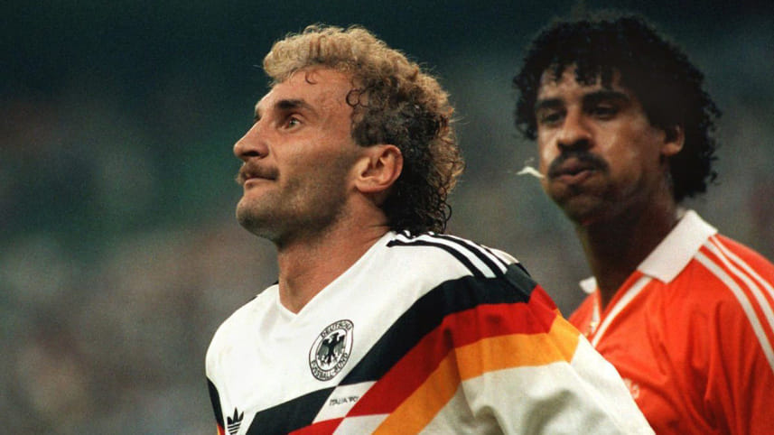 Frank-Rijkaard-spits-at-Rudy-Voller.jpg