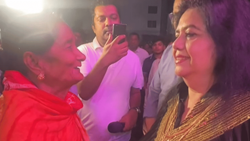 Kangalini Sufia serenades Runa Laila at Channel i Music Awards rehearsal