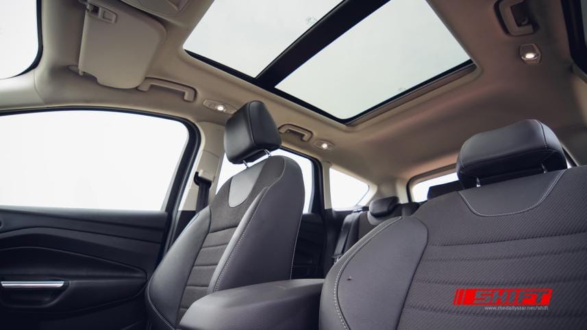 Ford Escape panoramic roof