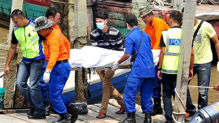 2015-09-03T121915Z_2095321370_GF10000191421_RTRMADP_3_MALAYSIA-BOAT-CAPSIZED.JPG