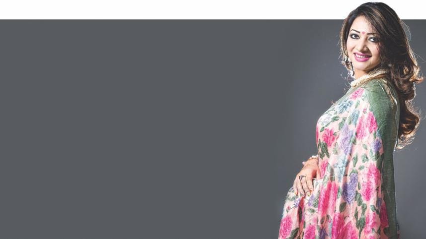 Popular Bangladeshi singer Akhi Alamgir