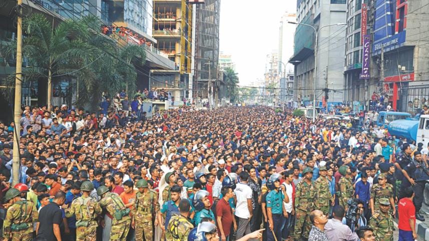 Crowds Hamper Banani Blaze Rescue Operation