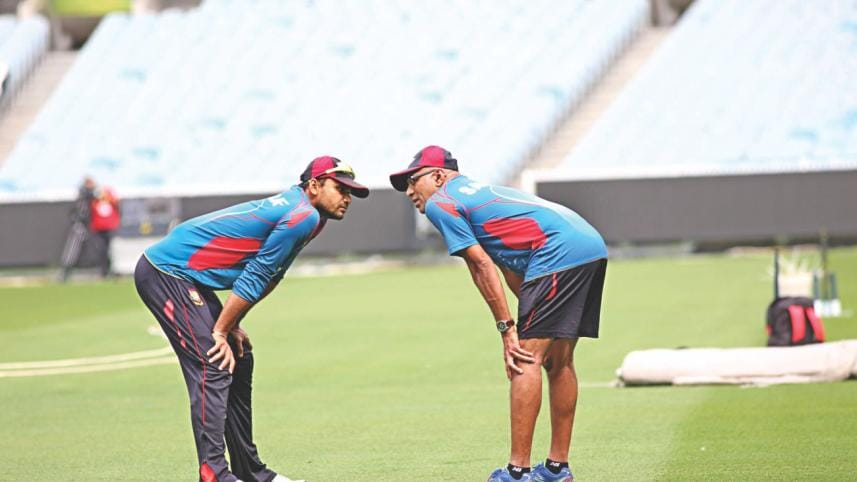 Bangladesh skipper Mahrafe.jpg