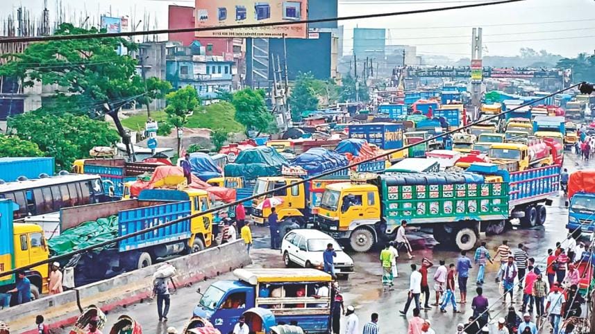 Tailbacks in Dhaka-Chittagong Highway
