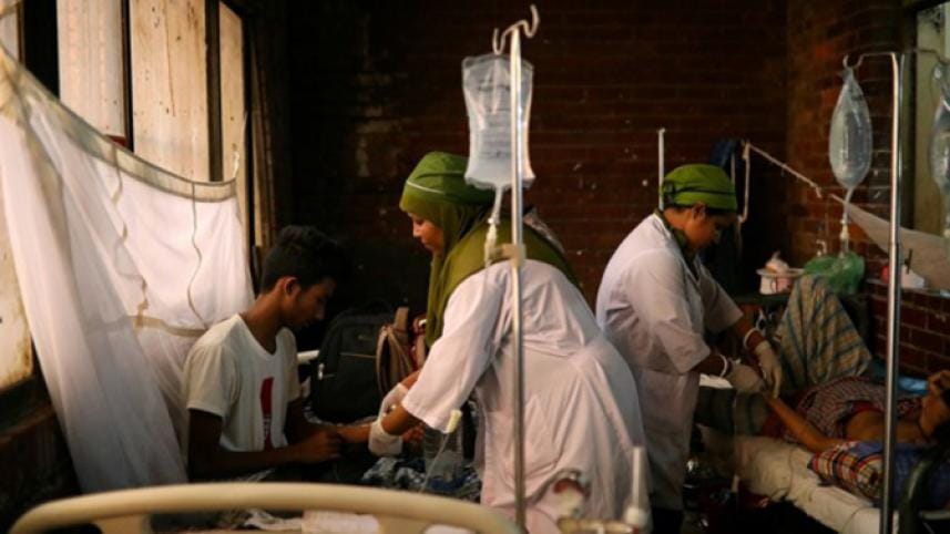Nurses treat patients infected with dengue at the Shaheed Suhrawardy Medical College
