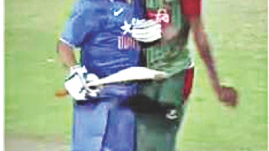 dhoni collide mustafiz.jpg