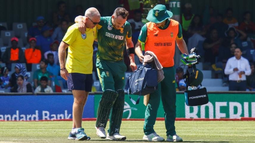 Du Plessis_Injured.jpg