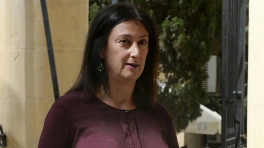 Car bomb kills Maltese journalist who exposed Panama paper link 