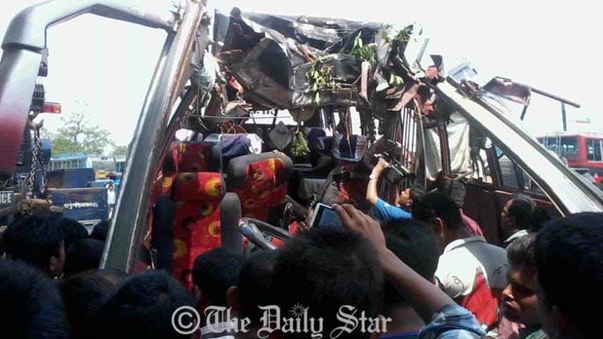Faridpur-road-crash.jpg