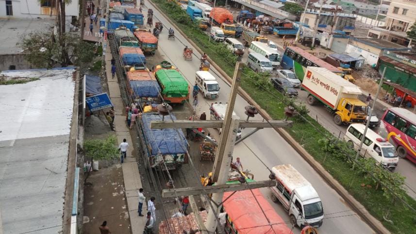 Illegal parking Dhaka-M'singh highway.jpg