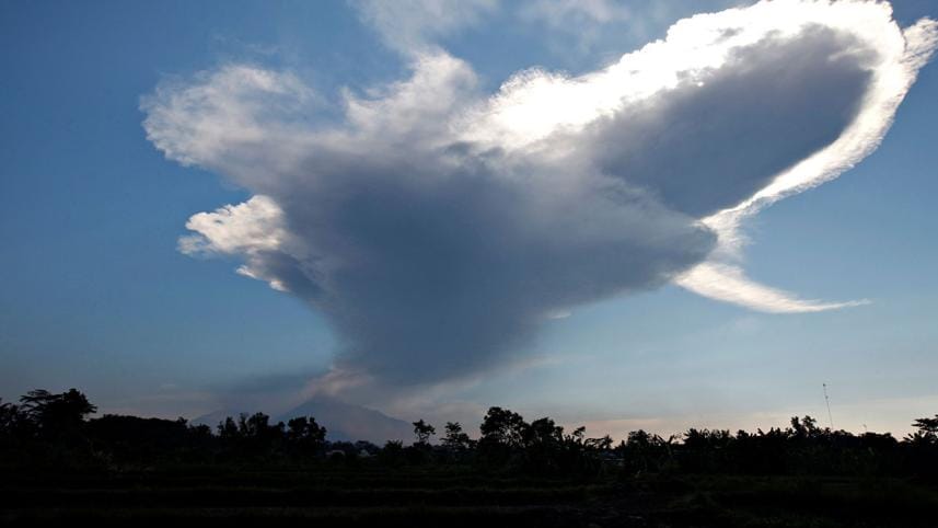 INDONESIA-VOLCANO.jpg
