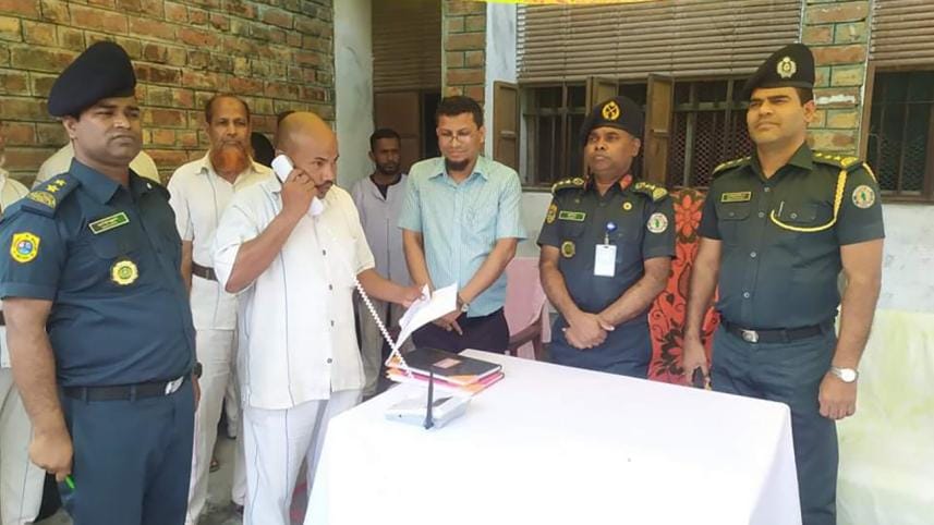 Prisoners can talk over phone