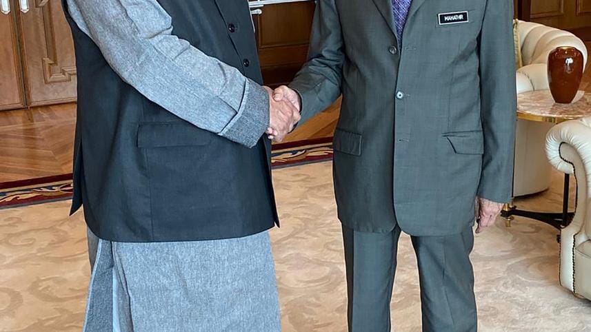 Mahathir Mohamad and Imran Ahmad shakes