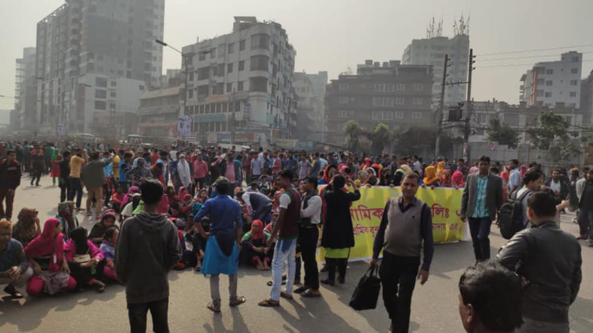 Garments workers take position on the Mirpur Road