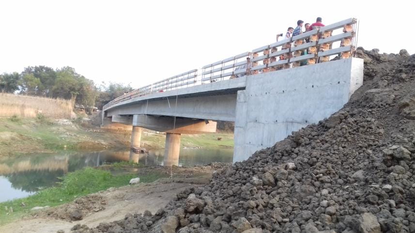 New bridge unused kushtia.jpg