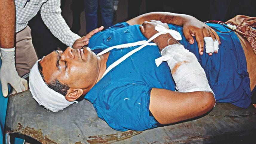 passport official injured.jpg