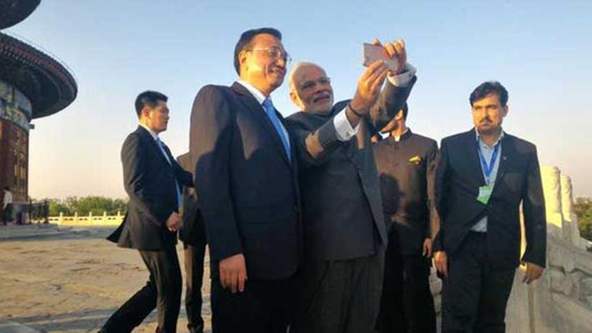 PM-Modi-Selfie-pic-two-NS.jpg