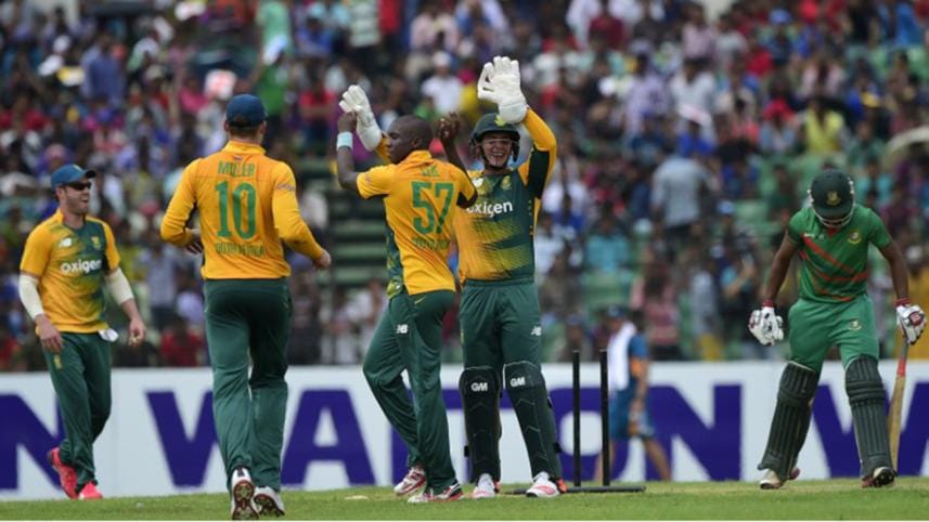 Proteas-thump-NS.jpg