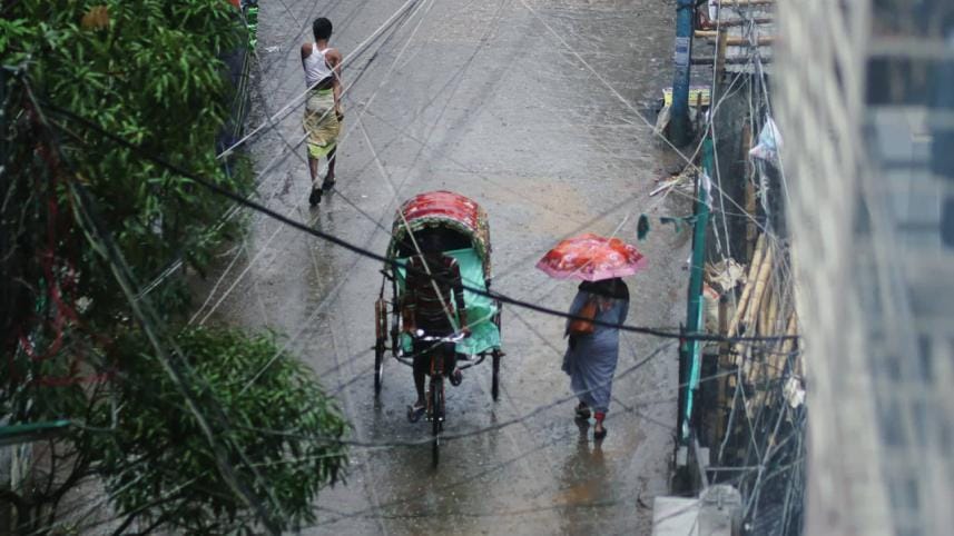 Dhaka Commuters suffer Heavy Rain