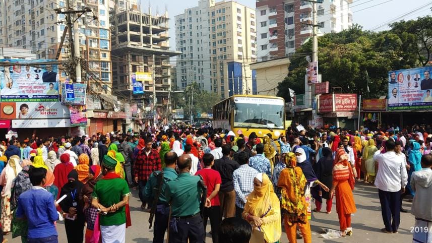Garments workers road block