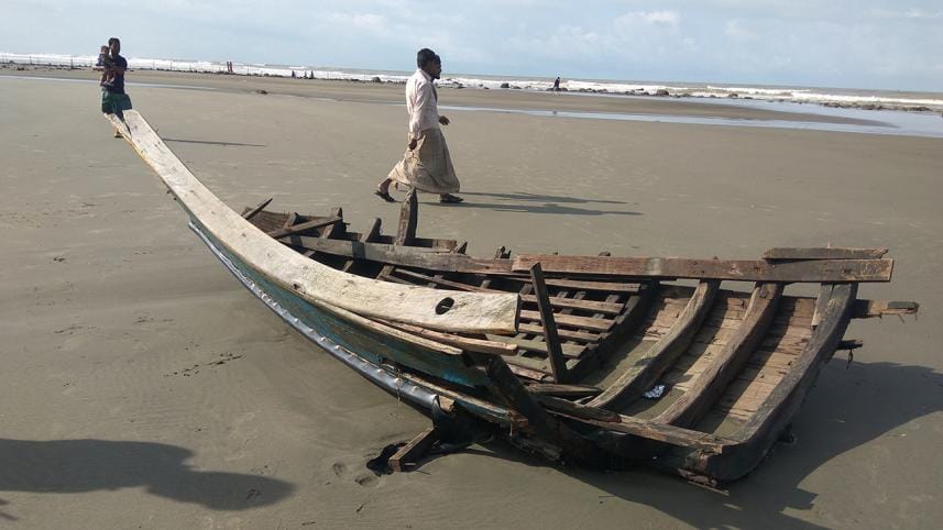 trawler carrying Rohingyas