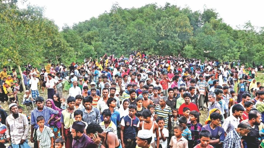 Rohingya refugees gather.jpg