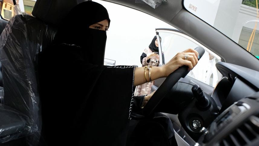 Saudi women.JPG