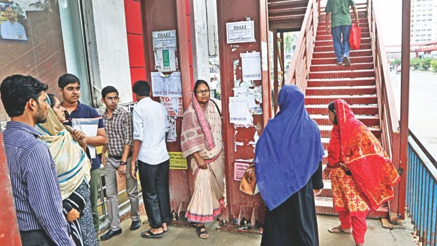 Stuck between foot-bridge.jpg