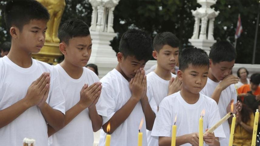 Thai-boys-buddhist.jpg