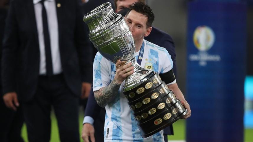 messi_with_trophy.jpg