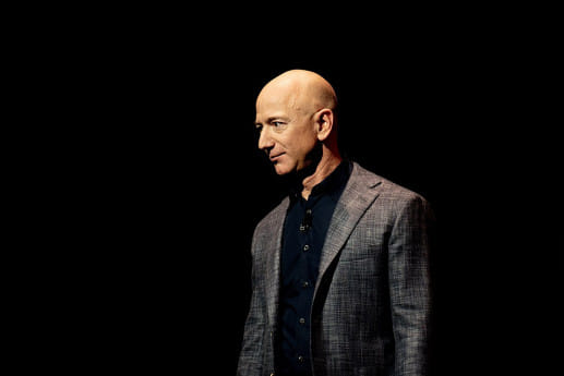 jeff_bezos_unveils_blue_origin_lunar_lander.jpg