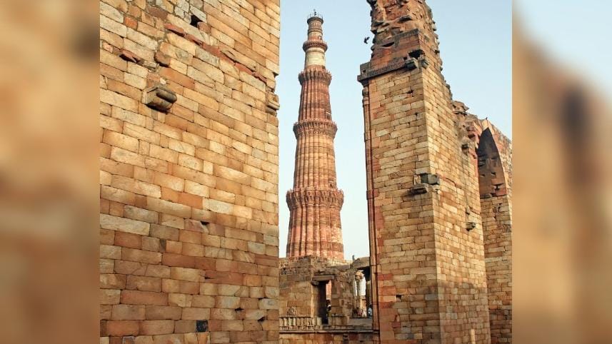 qutb_minar_ruins