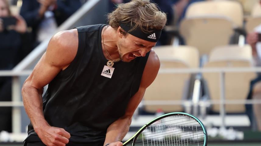 Germany's Alexander Zverev celebrates after winning against Spain's Carlos Alcaraz at the end of their men's quarter-final singles match on day ten of the Roland-Garros Open