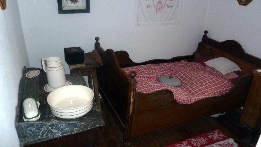 What You MUST NOT have in your bedroom