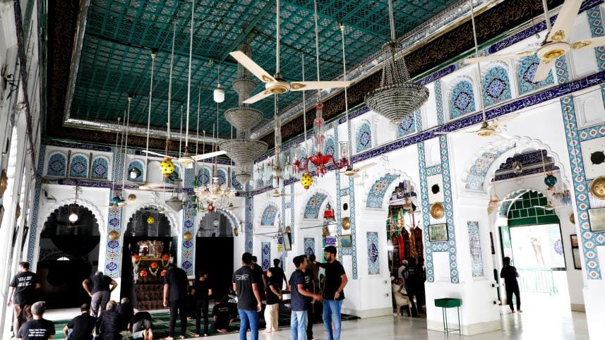 Historic graves at Old Dhaka's Hussaini Dalan that often go unnoticed  
