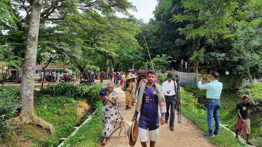 Unhappy tea workers return to work