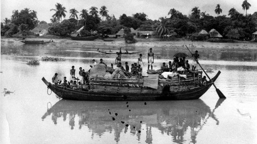 op_-_people_leaving_for_west_bengal_from_east_pakistan_in_1947_-_india_times.jpg