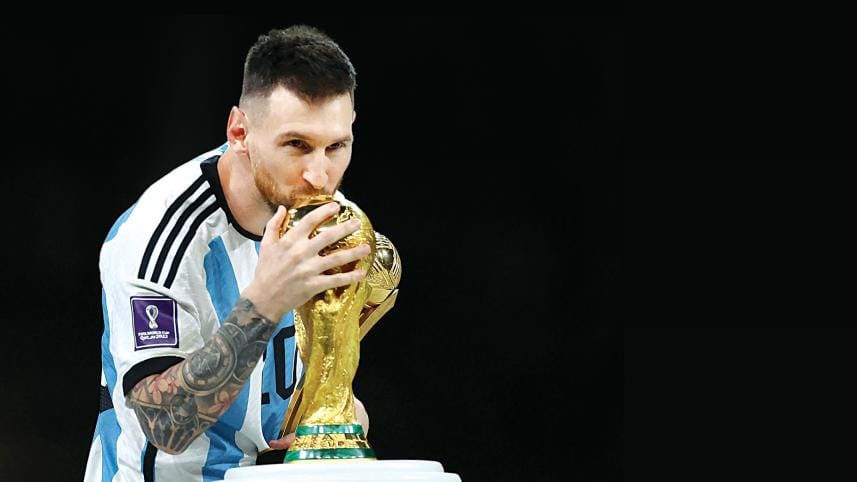 messi-with-world-cup.jpg