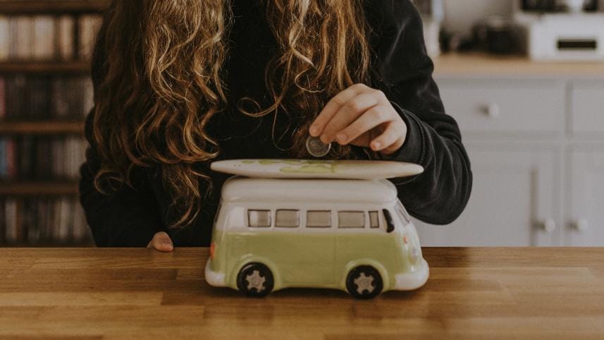 How to save money while travelling