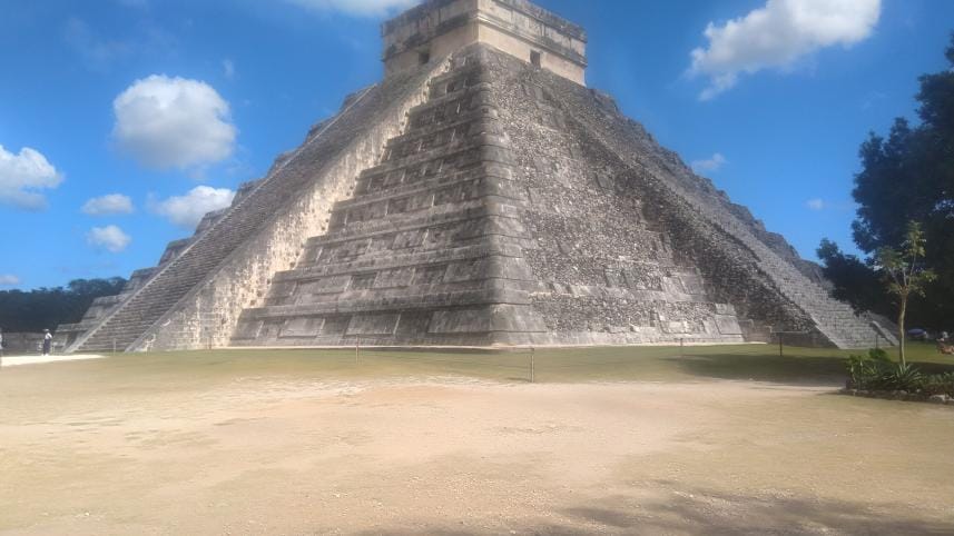 temple of kulkulcan at chichen itza